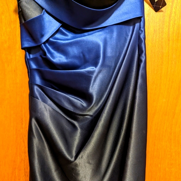 Dress - Picture 5 of 6